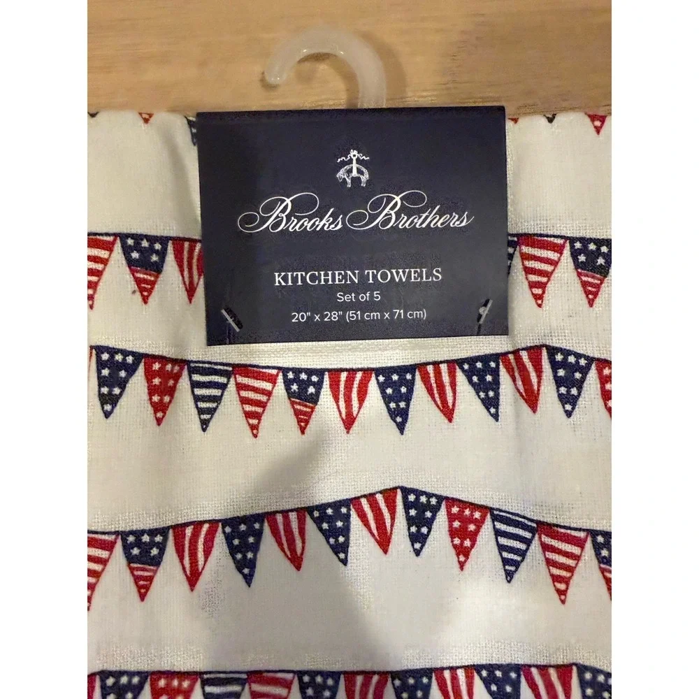 NWT 5‎ BROOKS BROTHERS  KITCHEN TOWELS BANNER  FLAGS STARS STRIPES 20 X 28